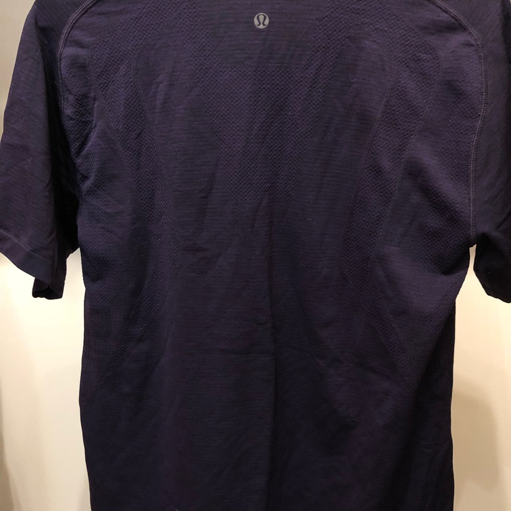 Lululemon men’s vent tech shirt
